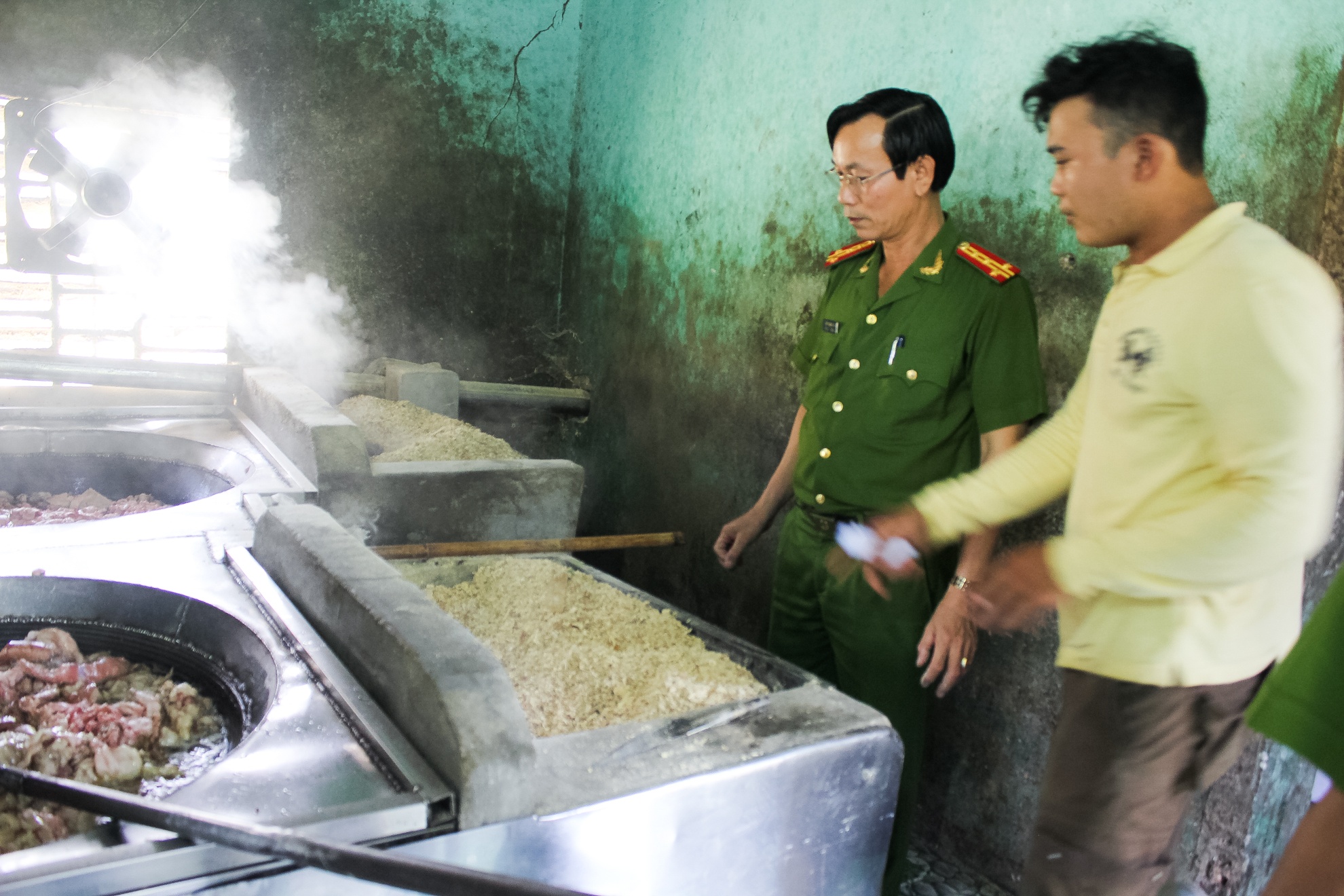 Phat hien mot co so che bien mo canh nha ve sinh hinh anh