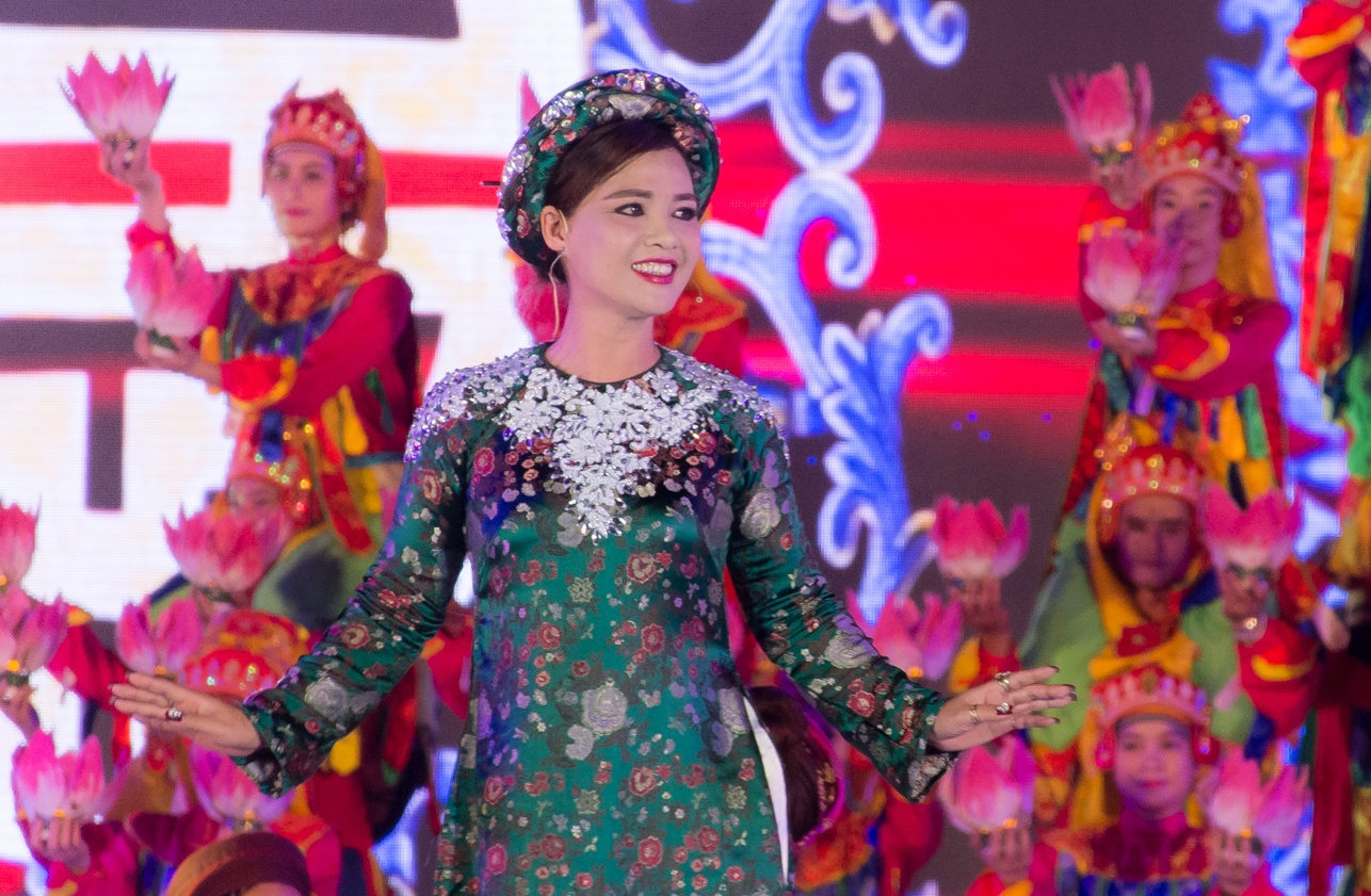 Sac mau ruc ro trong le tong duyet Festival Hue 2016 hinh anh