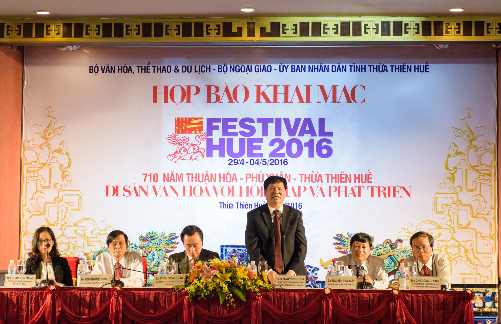 Pho Chu tich Thua Thien Hue se chiu trach nhiem neu du khach bi ngo doc hinh anh