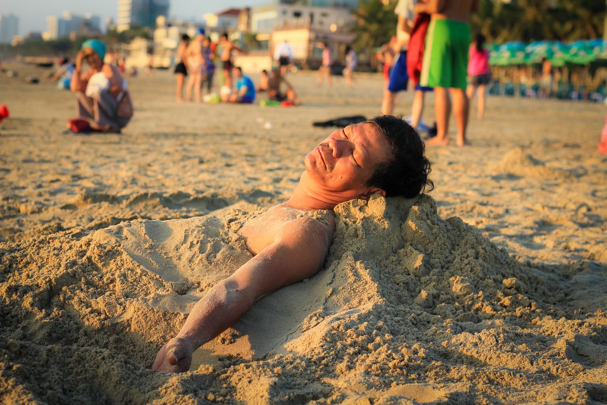 Du khach yen tam tam bien, an hai san Da Nang hinh anh