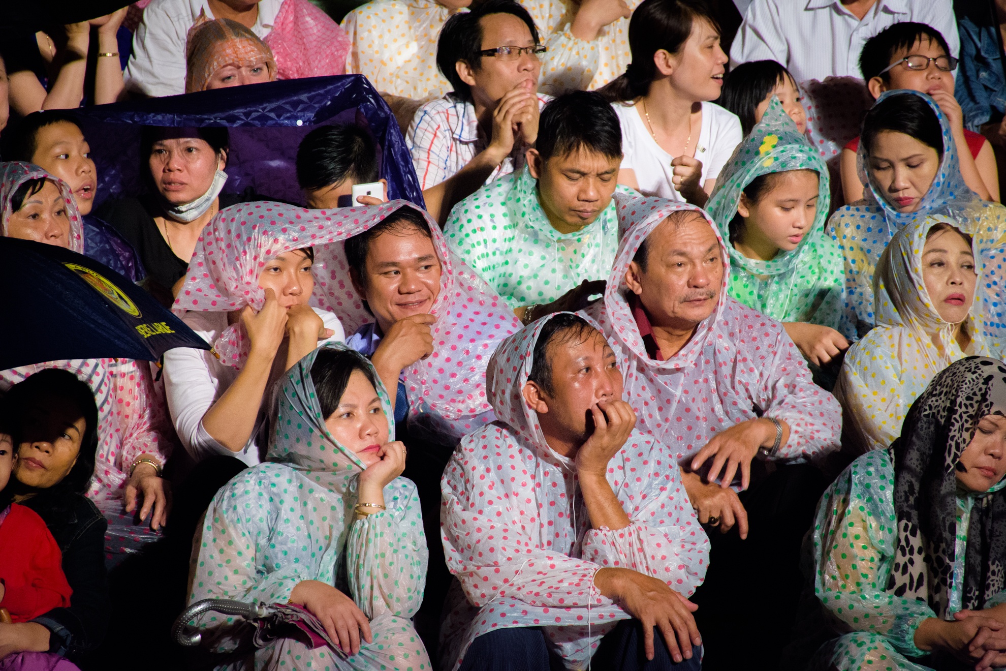 Nghin nguoi doi mua xem Festival Hue 2016 hinh anh