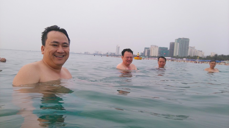 Can bo Da Nang dong loat tam bien sang 30/4 hinh anh