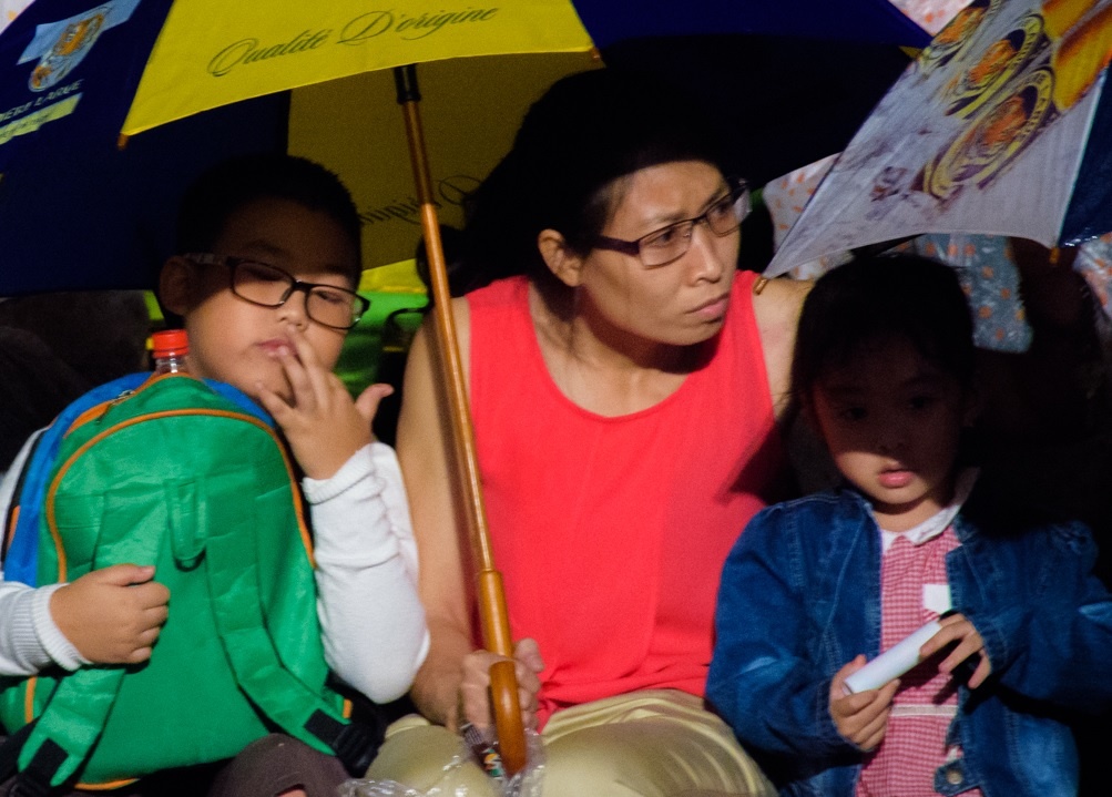 Khan gia doi mua xem khai mac Festival Hue 2016 hinh anh