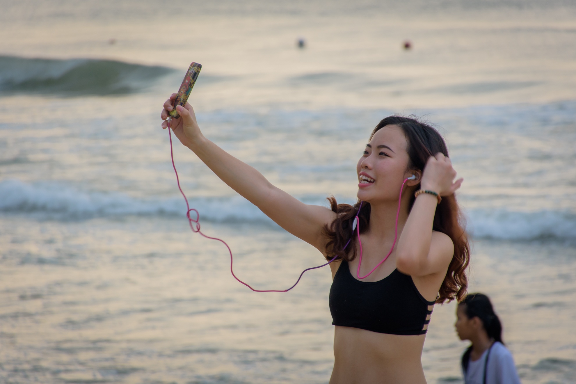 Người dân và du khách đến Huế tắm biển ảnh 8 Nguoi dan va du khach den Hue tam bien anh 8