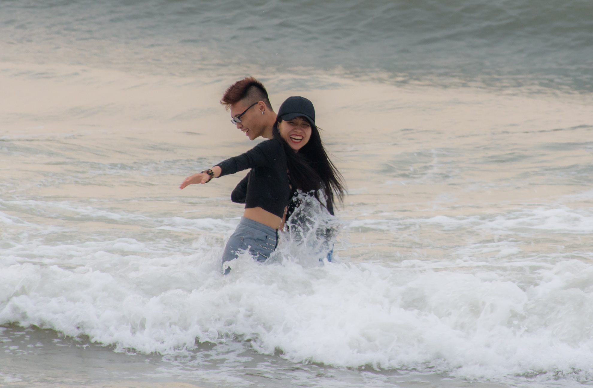 Người dân và du khách đến Huế tắm biển ảnh 9 Nguoi dan va du khach den Hue tam bien anh 9