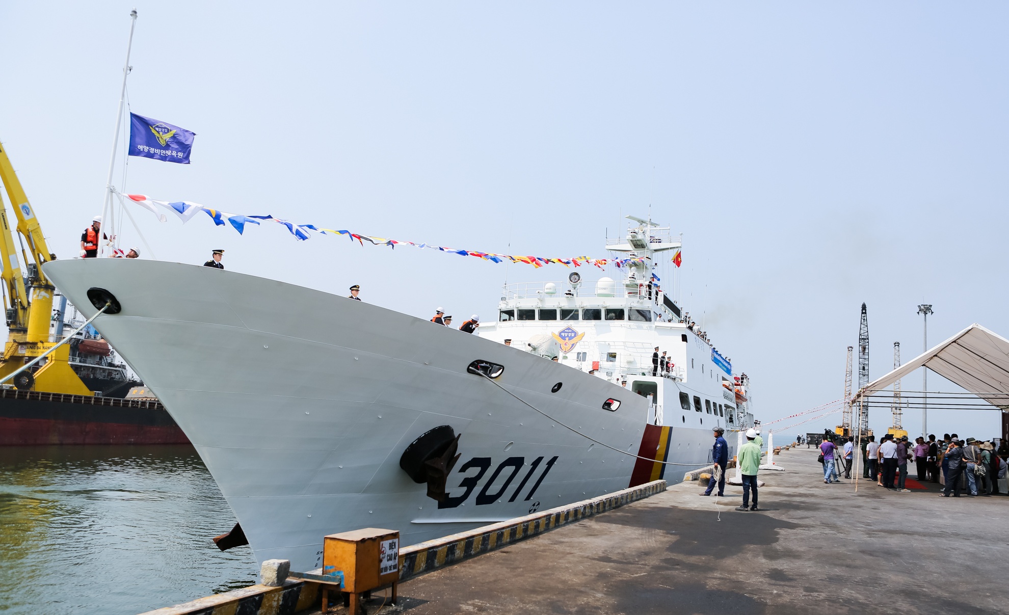 Tau huan luyen Han Quoc tham Da Nang hinh anh