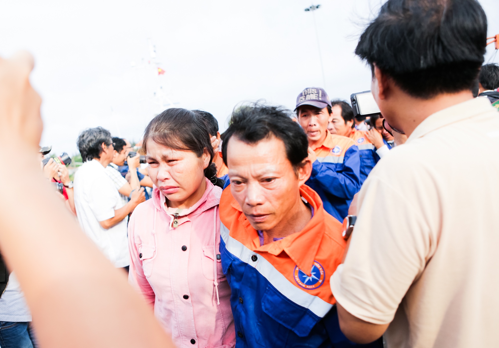 Hanh dong dam chim tau ca ngu dan la vo nhan dao hinh anh