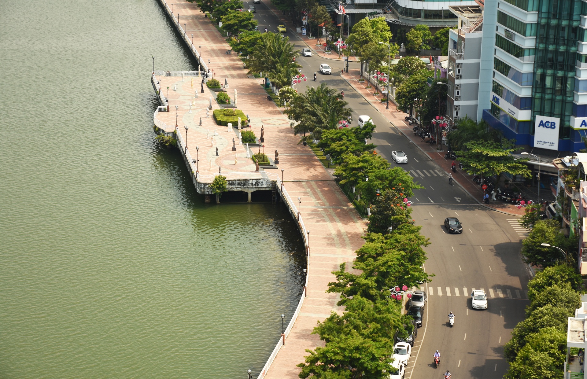 Via he duong Bach Dang 20 nam van ben dep hinh anh