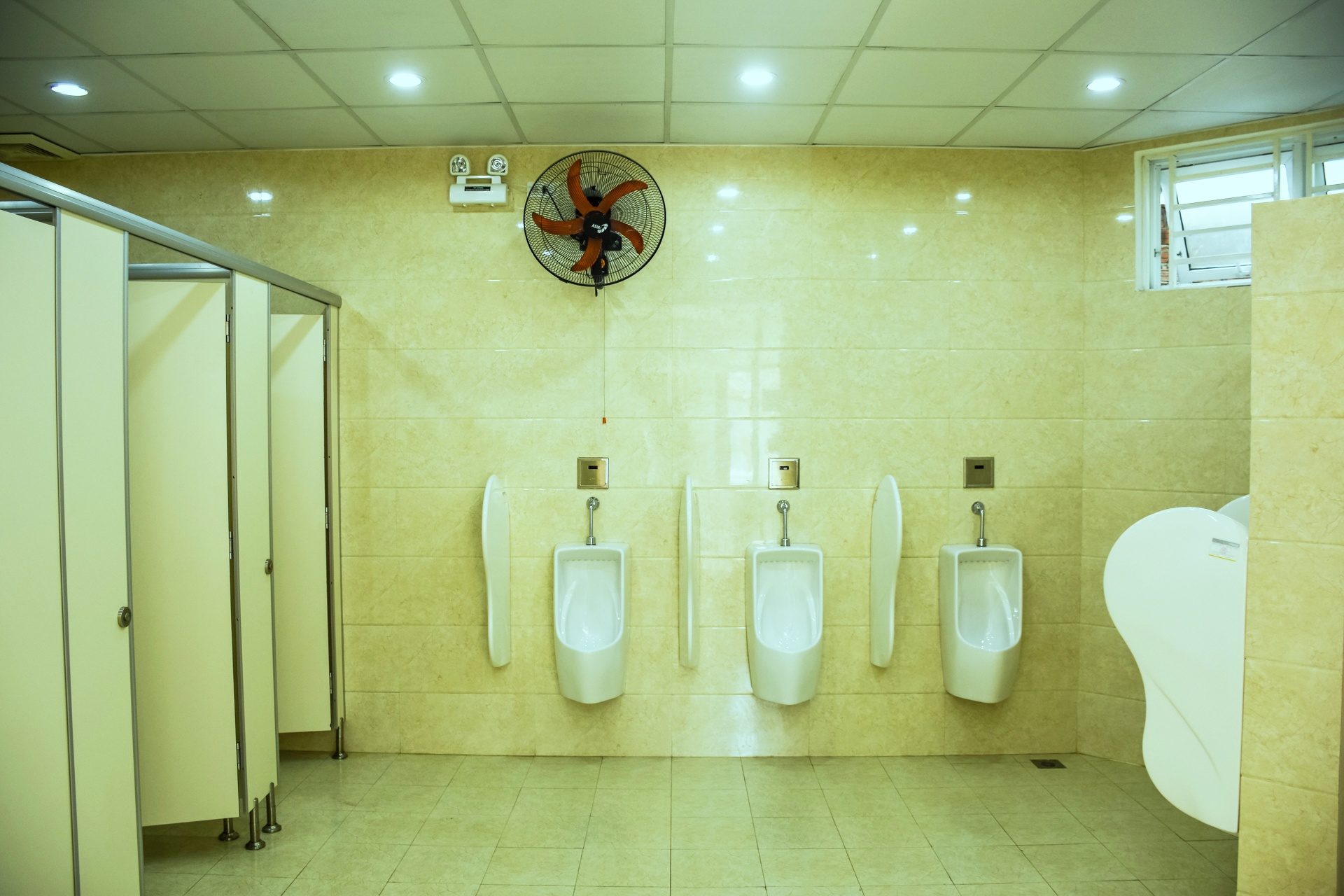 Nhà vệ sinh 5 sao ở Đà Nẵng ảnh 4 Nha ve sinh 5 sao o Da Nang anh 4