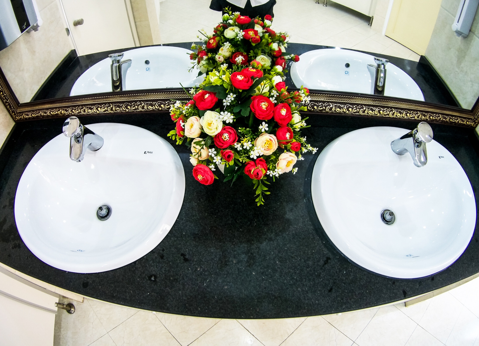 Nhà vệ sinh 5 sao ở Đà Nẵng ảnh 8 Nha ve sinh 5 sao o Da Nang anh 8