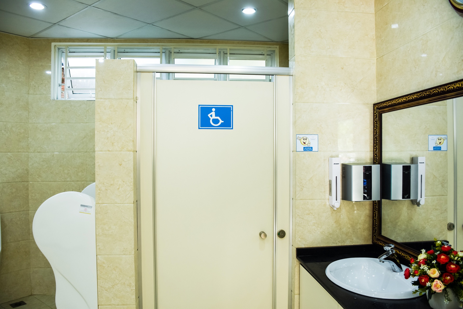 Nhà vệ sinh 5 sao ở Đà Nẵng ảnh 7 Nha ve sinh 5 sao o Da Nang anh 7