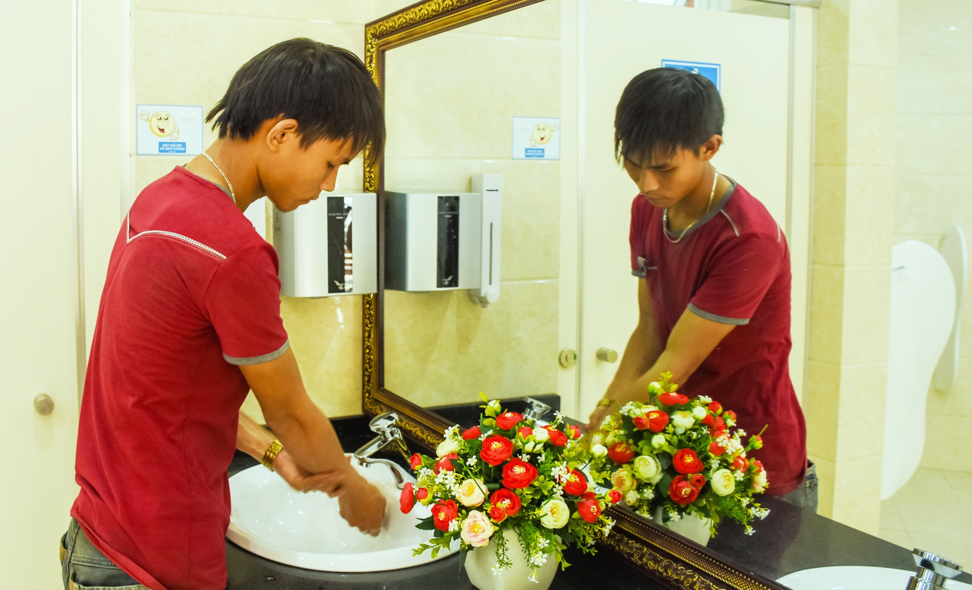 Nha ve sinh 1 ty dong phuc vu mien phi tai Da Nang hinh anh