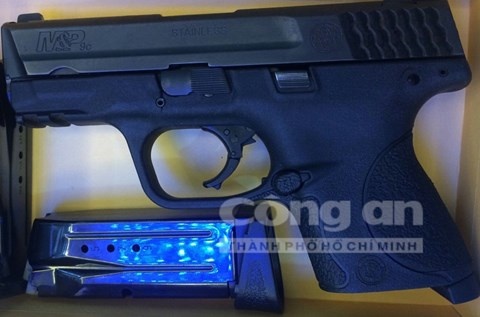 Cảnh sát giải cứu hai cô gái khỏi tên cướp có súng ảnh 1 Canh sat giai cuu hai co gai khoi ten cuop co sung anh 1
