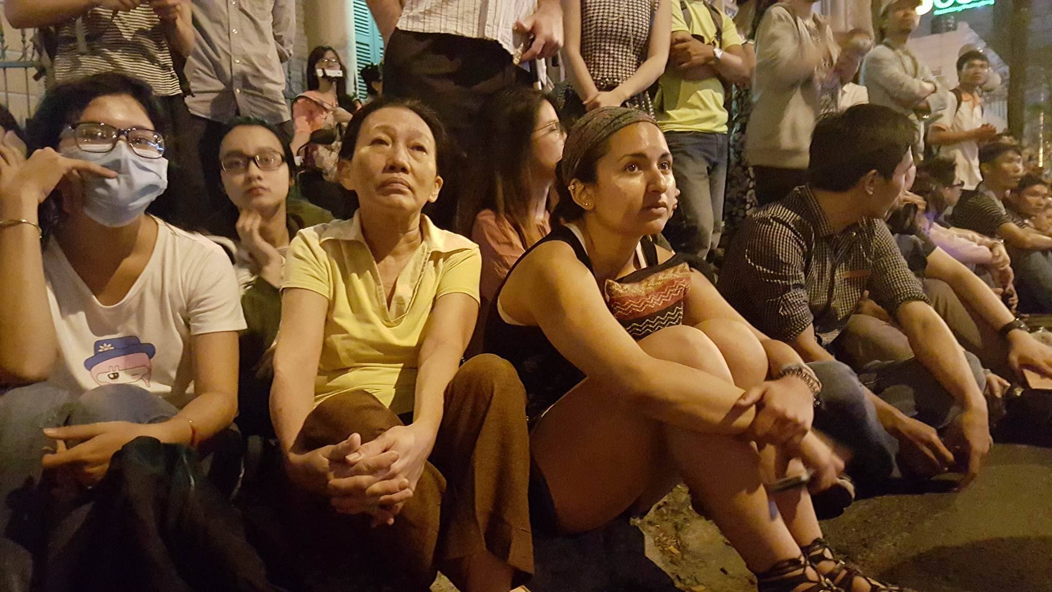 Ngoai truong My John Kerry di an toi o Sai Gon anh 2