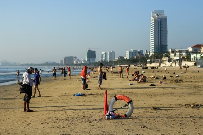 Tieu tien tai bai bien Da Nang se bi phat 300.000 dong hinh anh