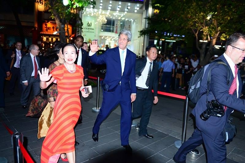 Ngoai truong My John Kerry di an toi o Sai Gon anh 4