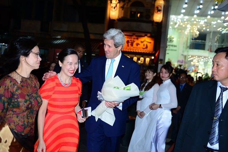 Ngoai truong My John Kerry di an toi o Sai Gon anh 6