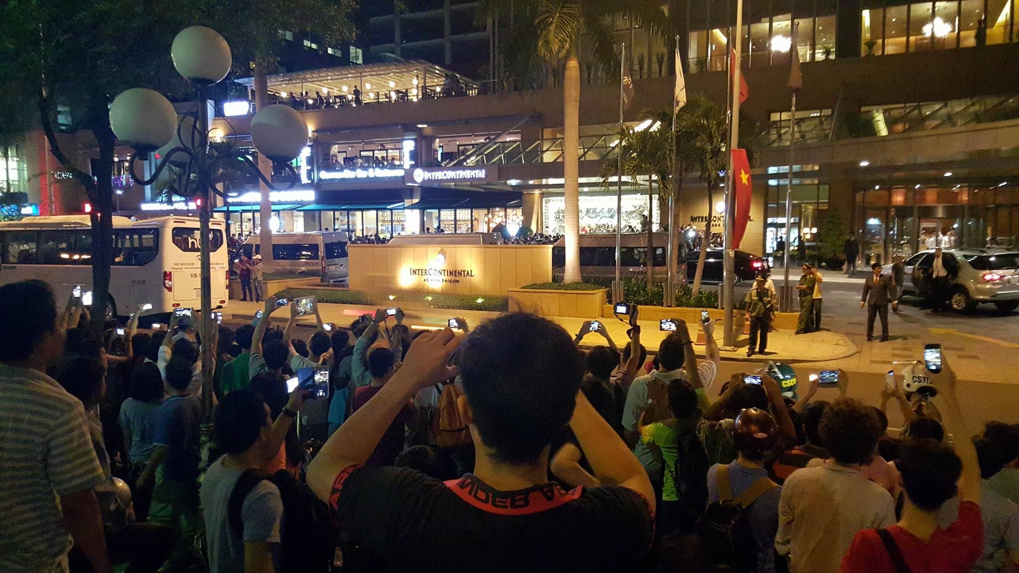 Ngoai truong My John Kerry di an toi o Sai Gon anh 1