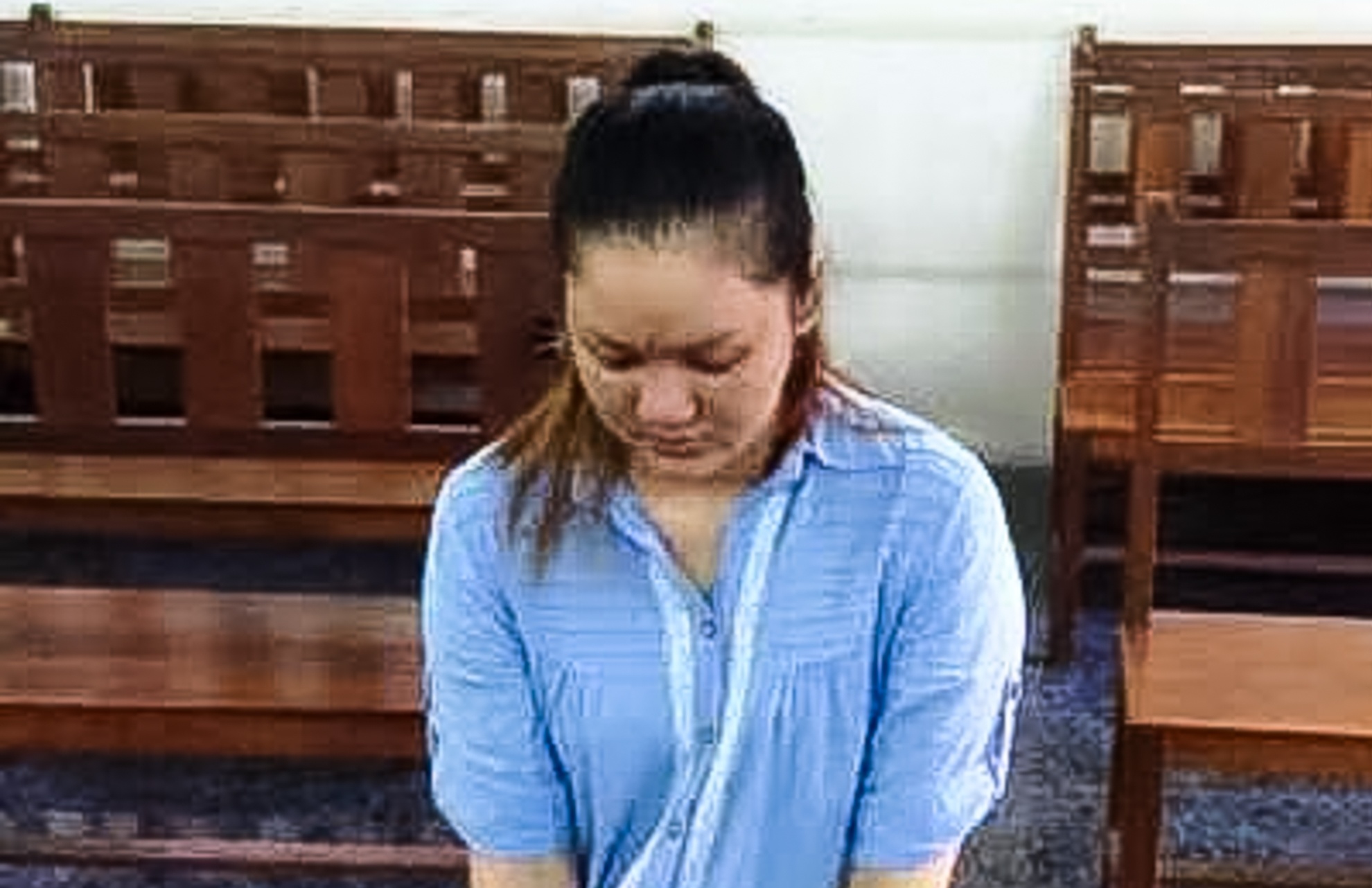 Nghe loi chi chong, ban phu nu vao dong mai dam hinh anh