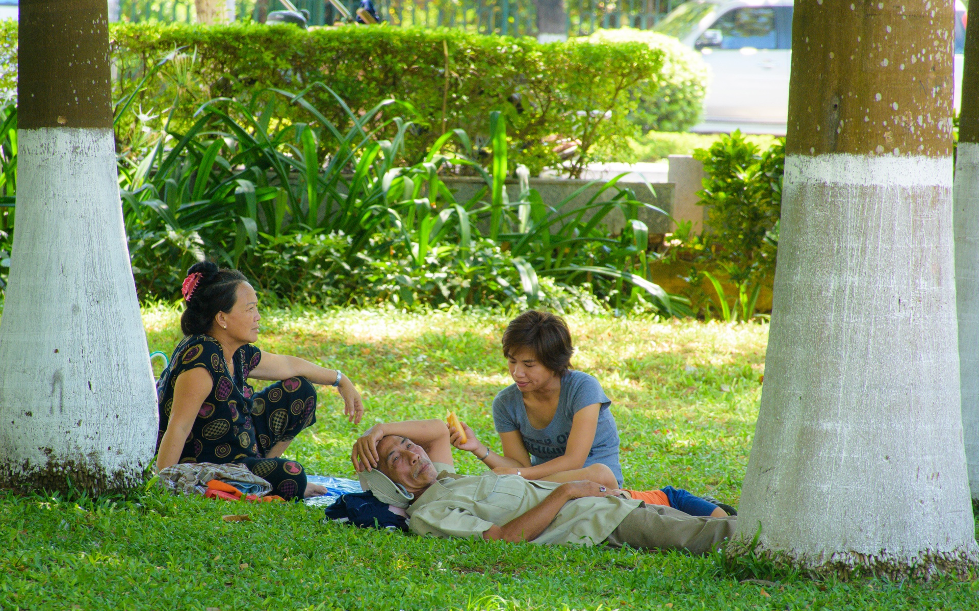 Dân Đà Nẵng đổ xô trốn nắng nóng ảnh 11 Dan Da Nang do xo tron nang nong anh 11