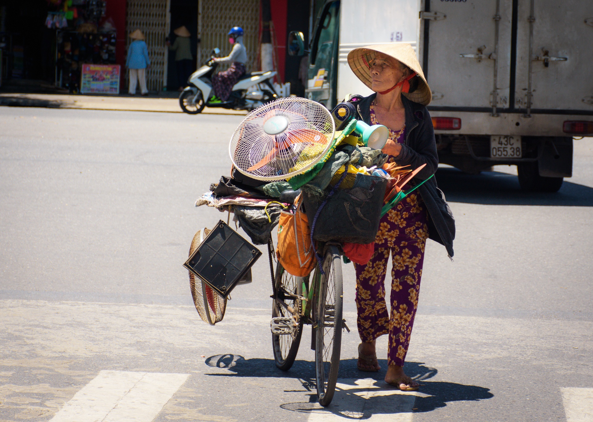 Dân Đà Nẵng đổ xô trốn nắng nóng ảnh 12 Dan Da Nang do xo tron nang nong anh 12