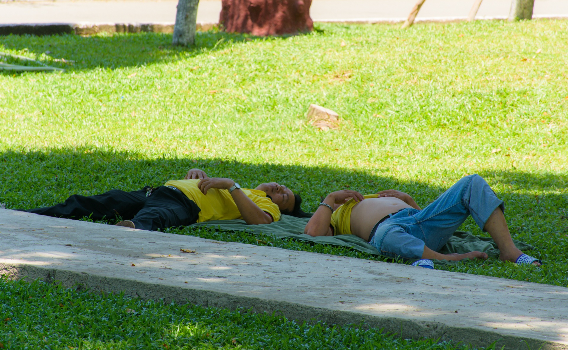 Dân Đà Nẵng đổ xô trốn nắng nóng ảnh 3 Dan Da Nang do xo tron nang nong anh 3