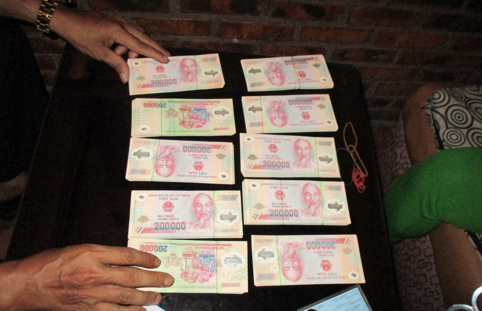 Duong day tieu thu tien gia anh 1