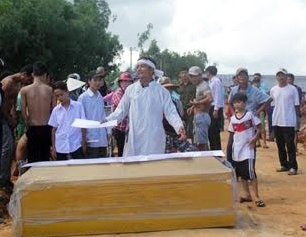 Khoi to them 2 bi can trong vu mang quan tai len cao toc hinh anh