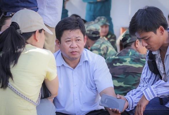 Tàu du lịch chìm ở sông Hàn ảnh 2 Tau du lich chim o song Han anh 2