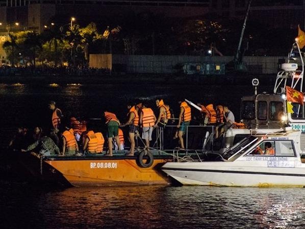 Toan canh vu chim tau du lich o Da Nang hinh anh