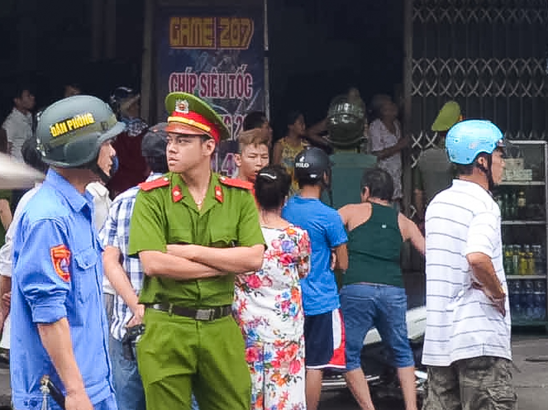 8 người dọa tự thiêu để chống lệnh cưỡng chế ảnh 2 8 nguoi doa tu thieu de chong lenh cuong che anh 2