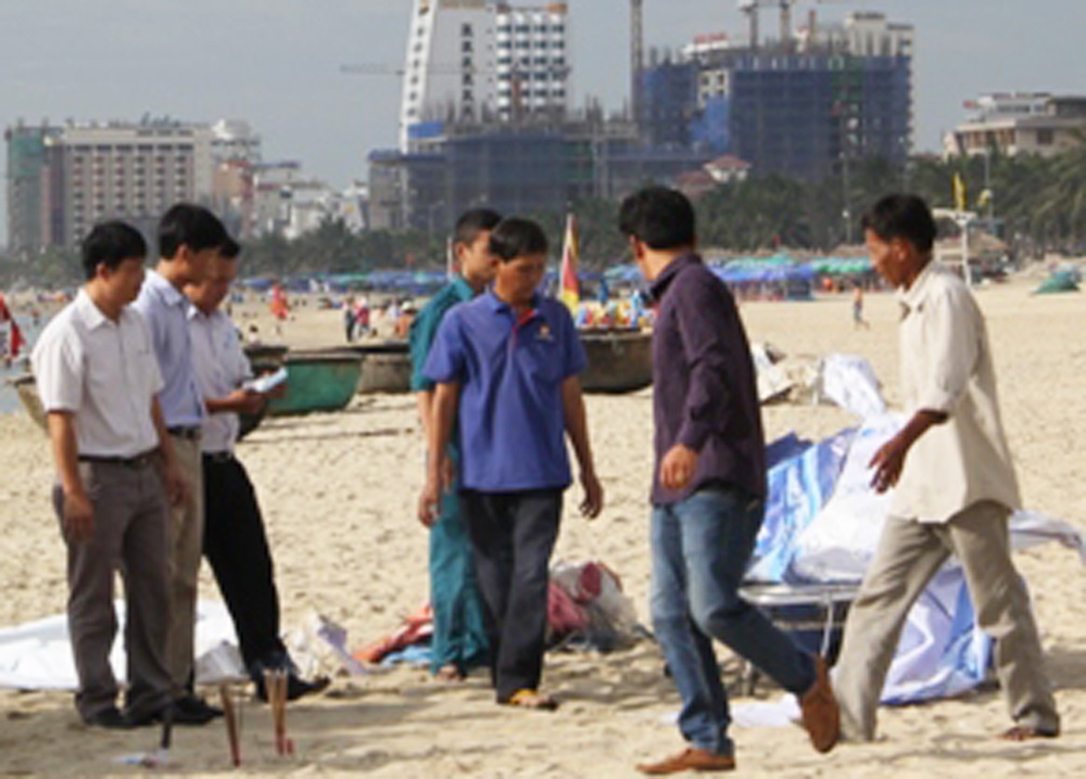 Thi the co hinh xam lon noi tren bien Da Nang hinh anh