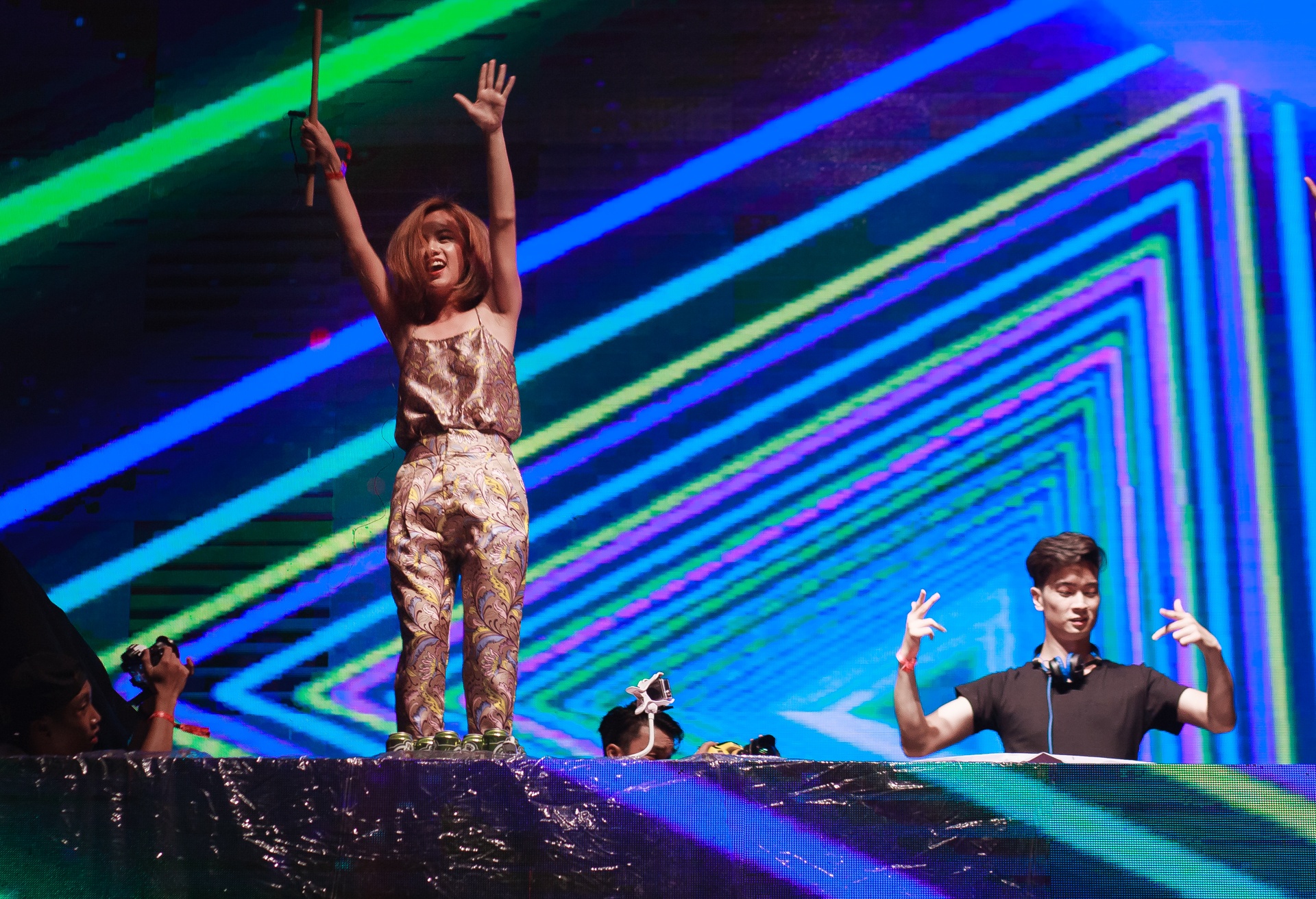 Hang nghin khan gia tham du dem nhac dien tu tai Da Nang hinh anh