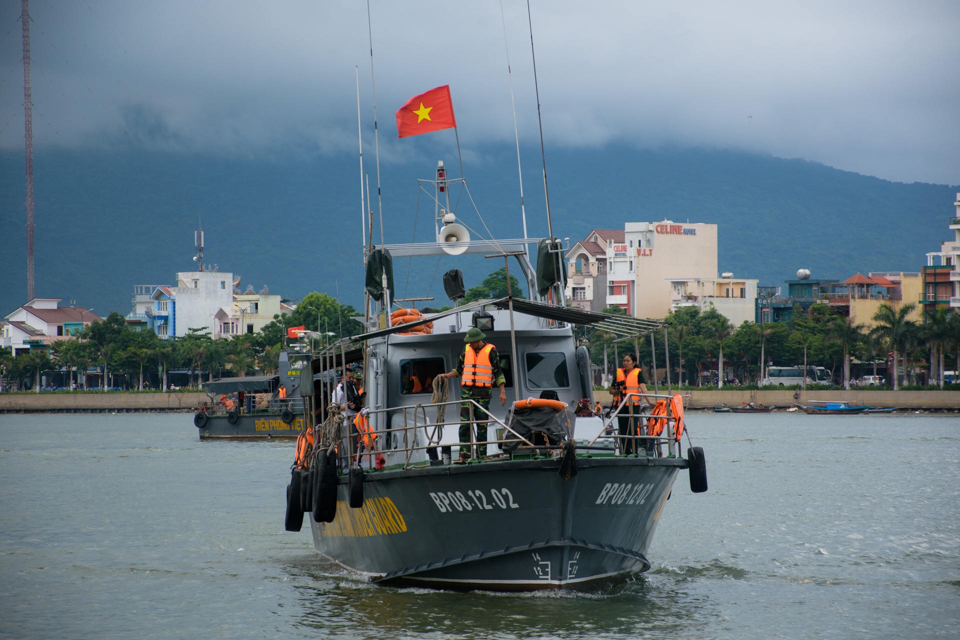 Dien tap sau vu chim tau tren song Han anh 1