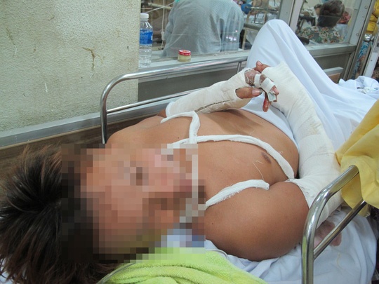 Yeu cau Cong an TP HCM xu nghiem vu chem 2 nguoi o benh vien hinh anh