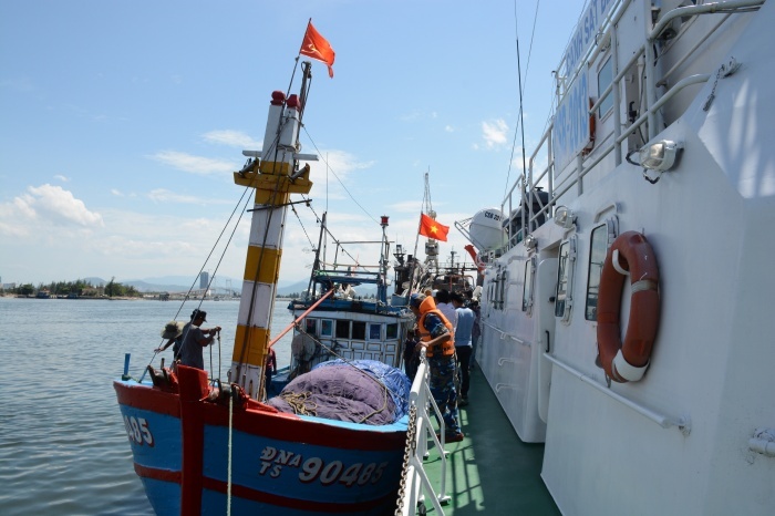 ngư dân gặp nạn trên biển ảnh 1 ngu dan gap nan tren bien anh 1