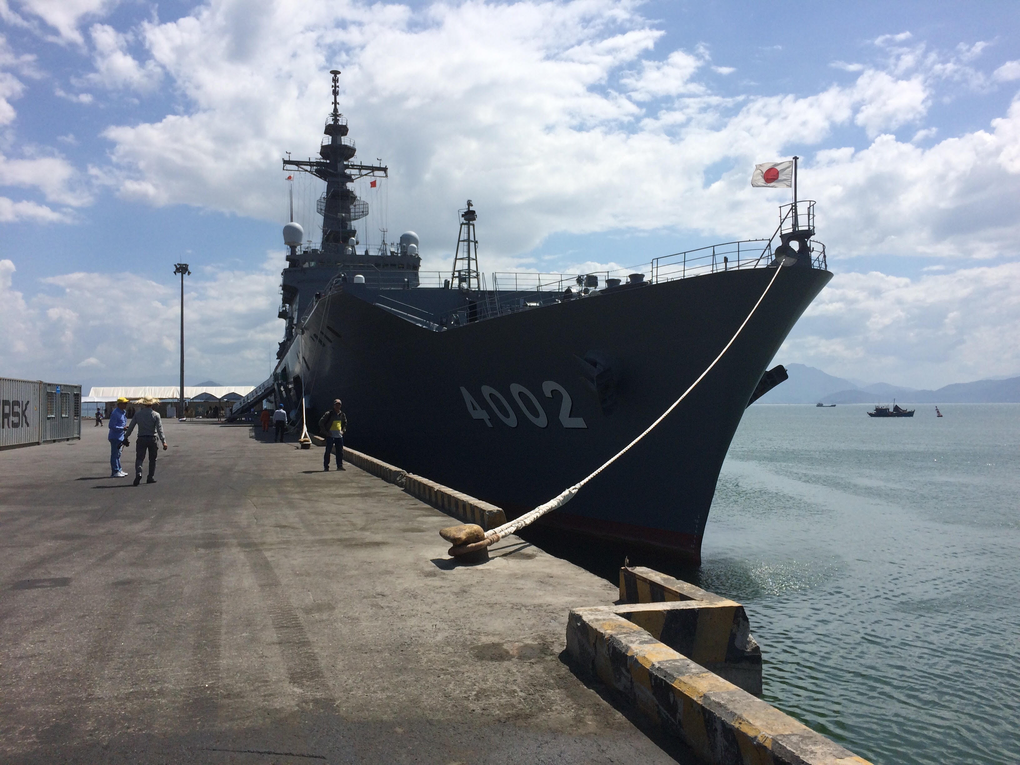 Tau Hai quan My, Nhat den Da Nang dien tap hinh anh