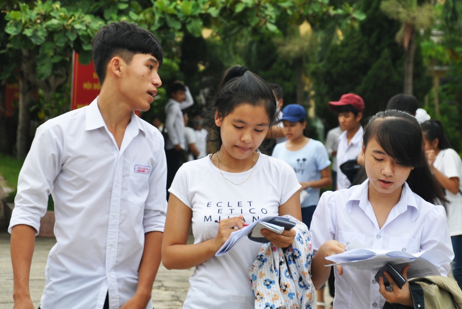 Ky thi THPT 2016 tai Da Nang, Quang Ngai khong co diem 10 hinh anh