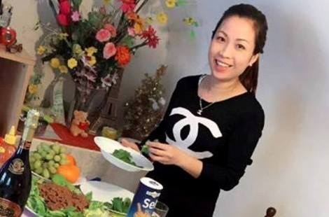 Nu Viet kieu mat tich khi di cho o Da Nang hinh anh