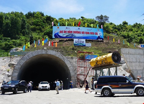 Thong ham duong bo 12.000 ty dong qua deo Ca hinh anh