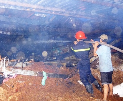 Dam chay keo dai 5 gio, xuong det o Quang Nam bi thieu rui hinh anh