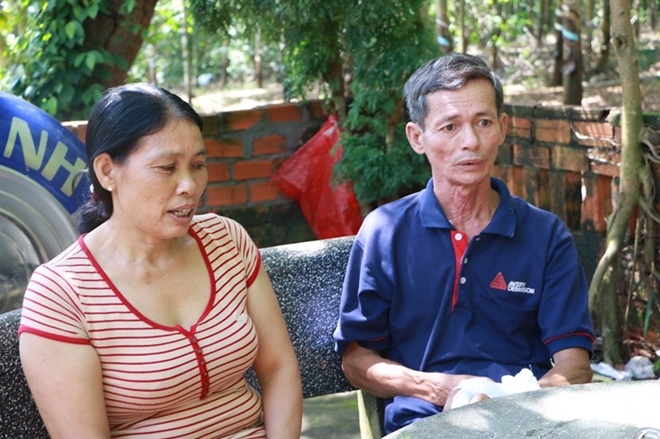 Dang ngu bi trom dung keo cat day chuyen vang hinh anh