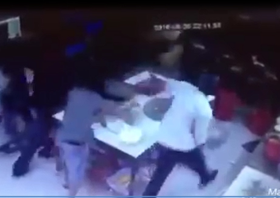 Clip con do dai nao quan nhau o Da Nang hinh anh