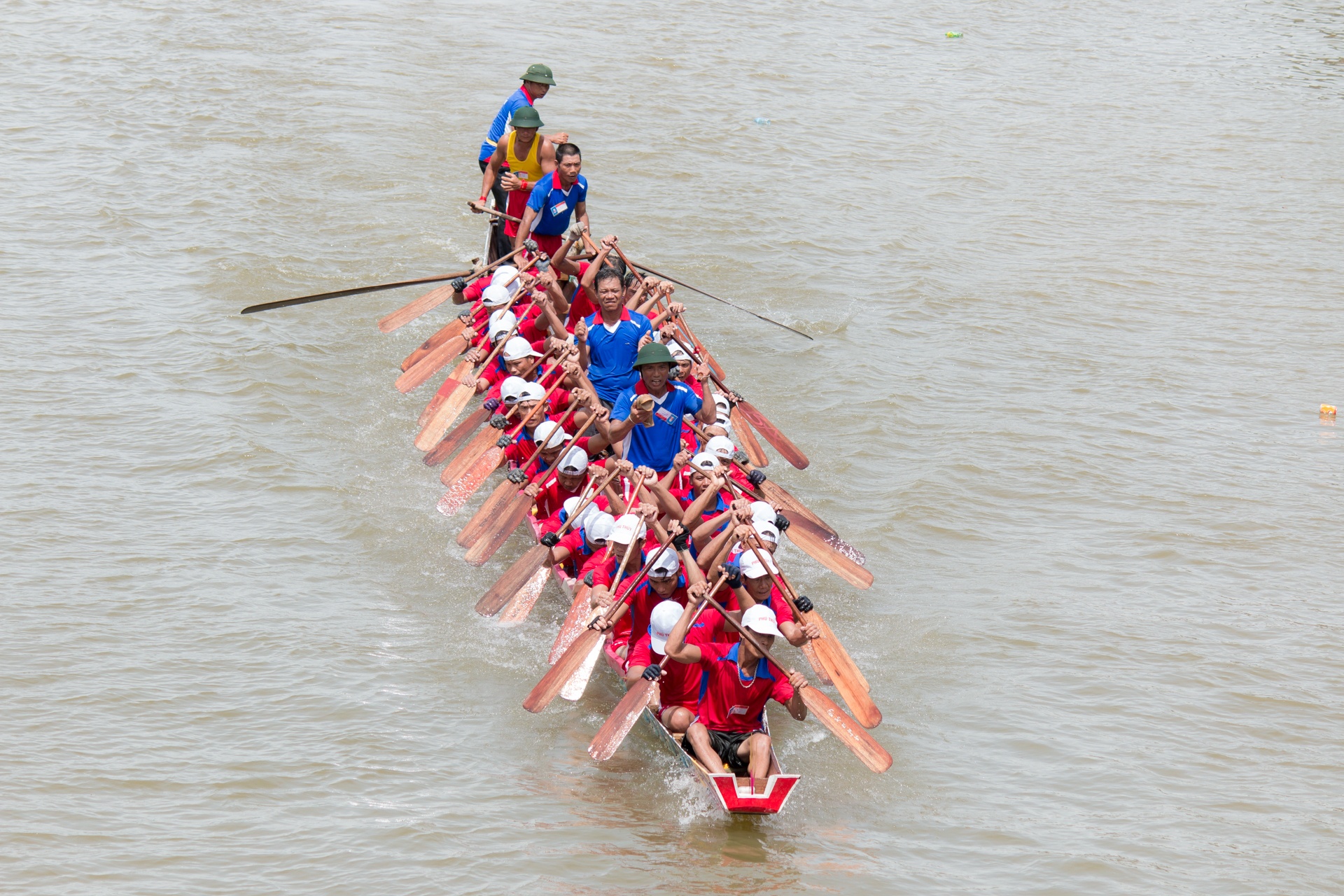 Du khach keo den Quang Binh xem dua thuyen anh 9