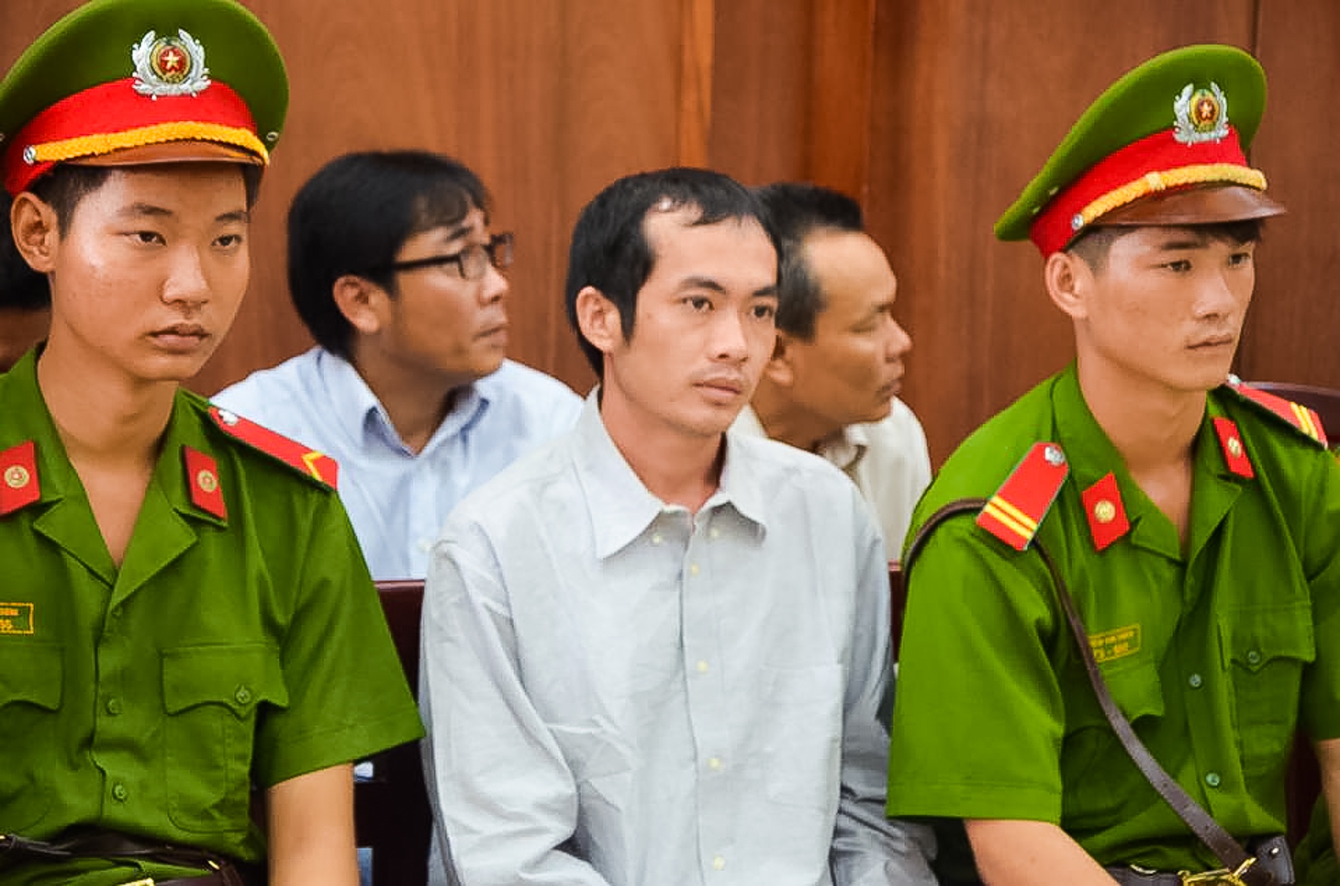 Công an dùng nhục hình ảnh 2 Cong an dung nhuc hinh anh 2