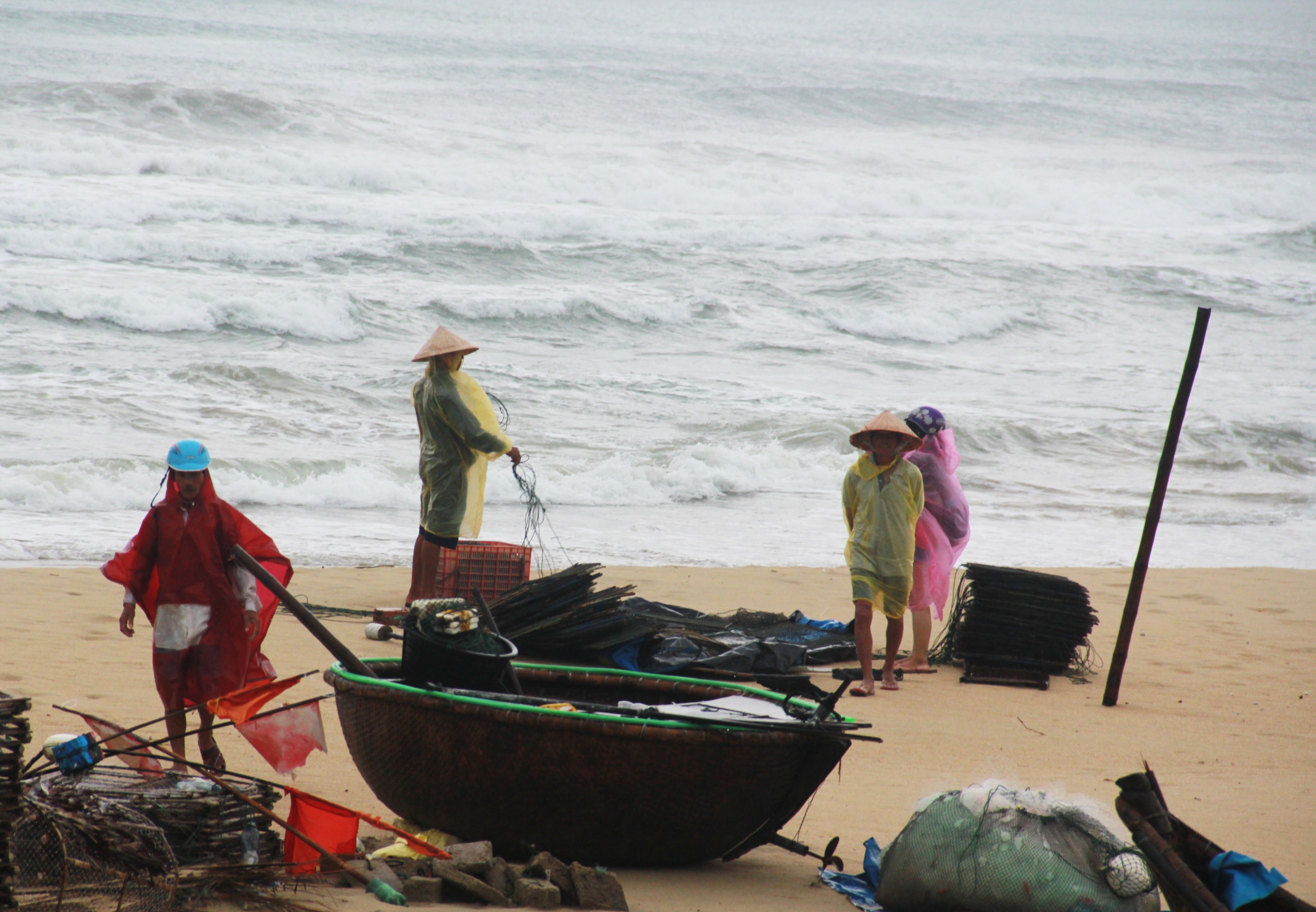 Áp thấp nhiệt đới ở miền Trung ảnh 2 Ap thap nhiet doi o mien Trung anh 2