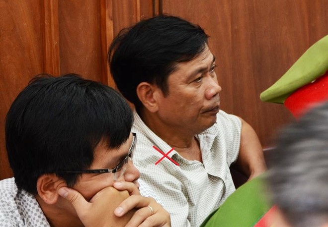 Cong an dung nhuc hinh anh 2