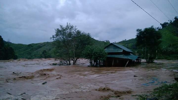 Vỡ đập thủy điện ở Quảng Nam ảnh 2 Vo dap thuy dien o Quang Nam anh 2