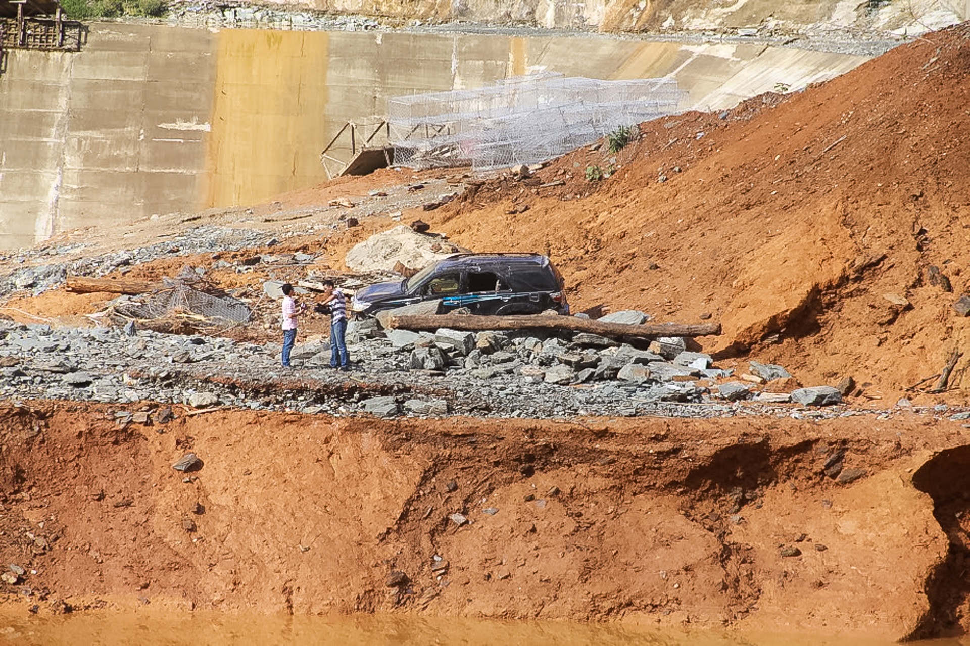 Vo dap thuy dien o Quang Nam anh 10