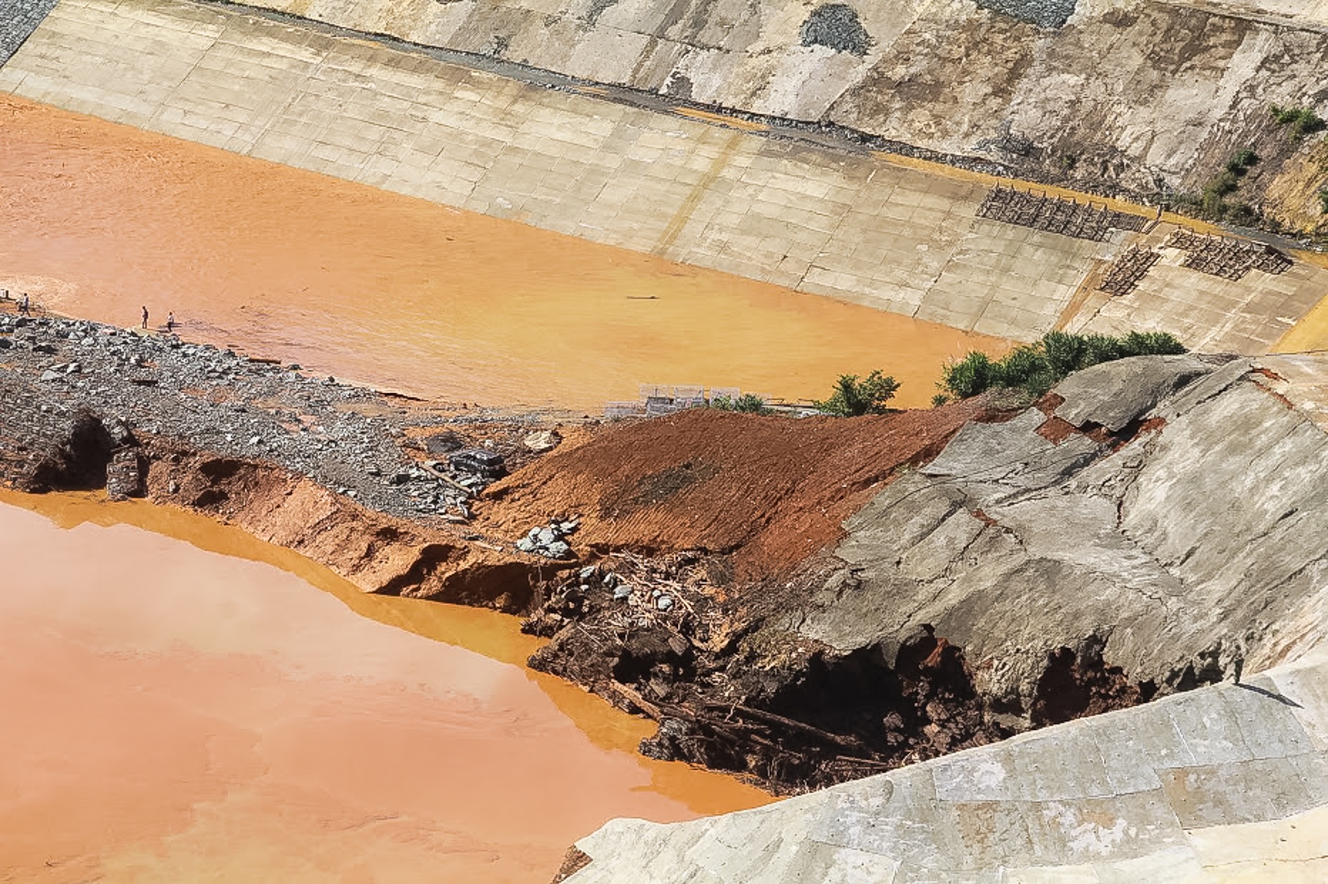 Vo dap thuy dien o Quang Nam anh 2